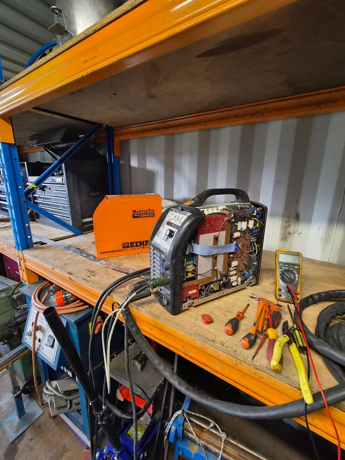 Workshop fabrication bench
